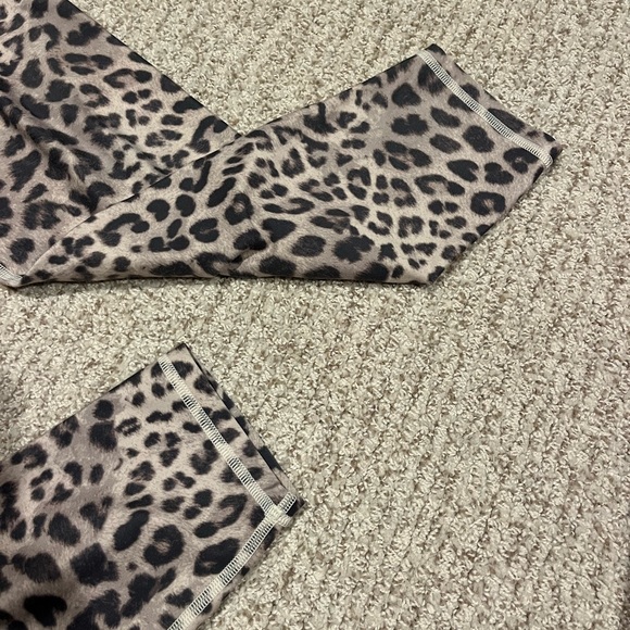 Spiritual gangster leopard print leggings, size large - Picture 4 of 4
